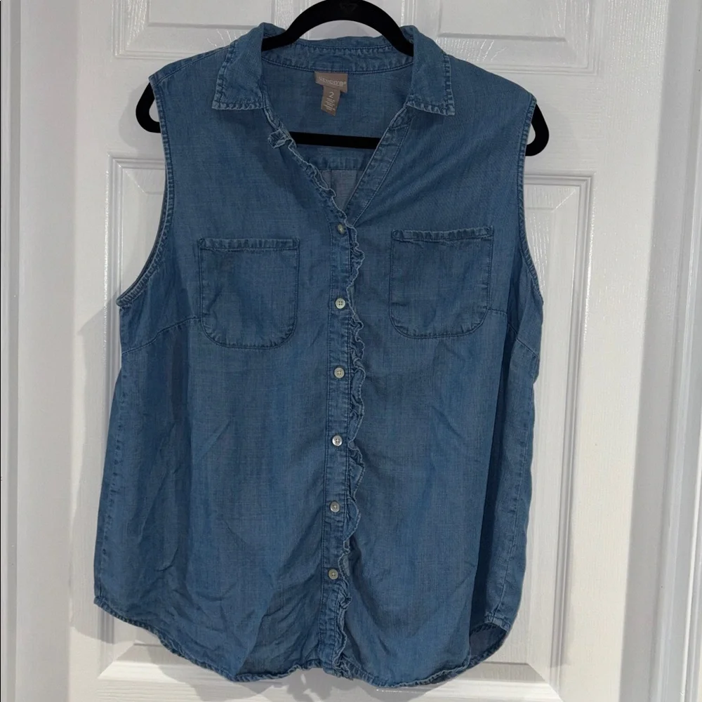 Chico’s Sleeveless Denim Ruffle Button-Up Shirt. Women’s 2 (Women's Large). GUC
